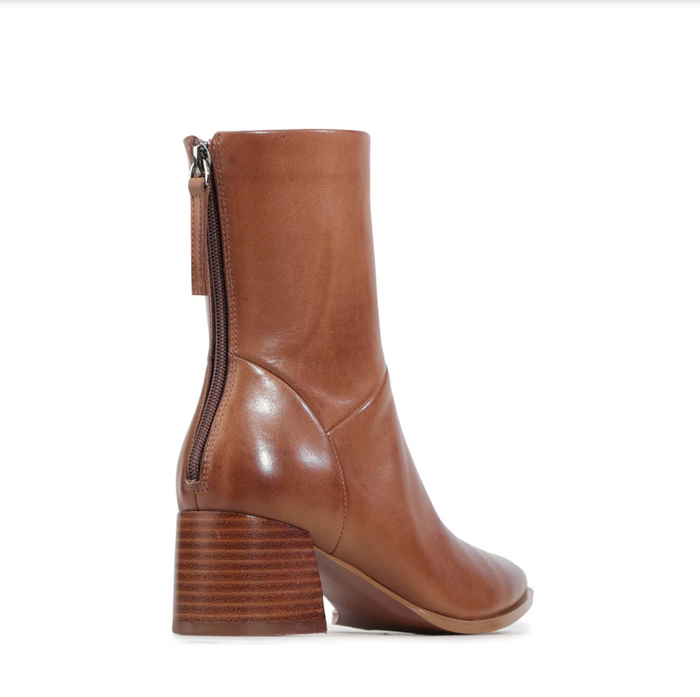EOS Women's Auroa Heel Boot in Pecan Leather | Gretel Lane