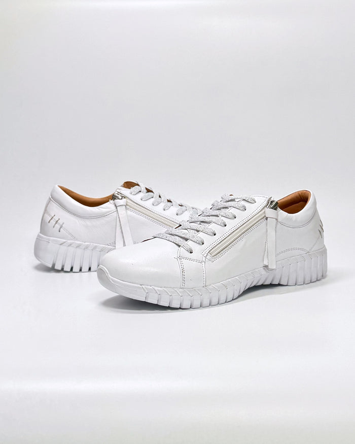 Bibi (White)