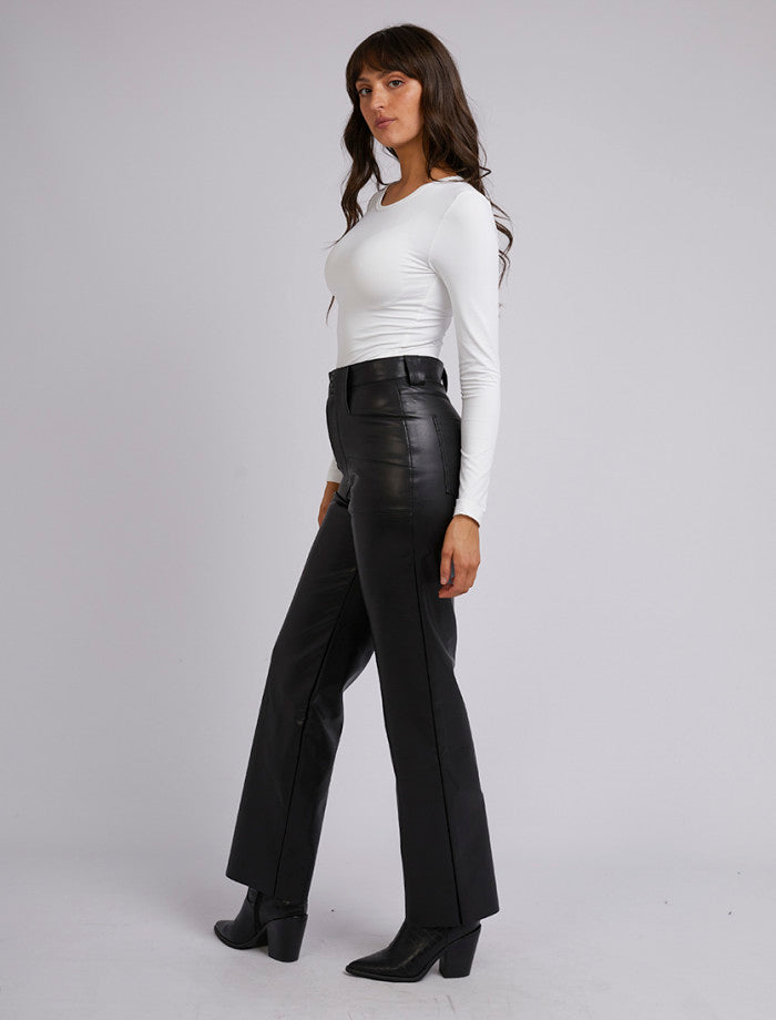 Women’s fitted white long sleeve top