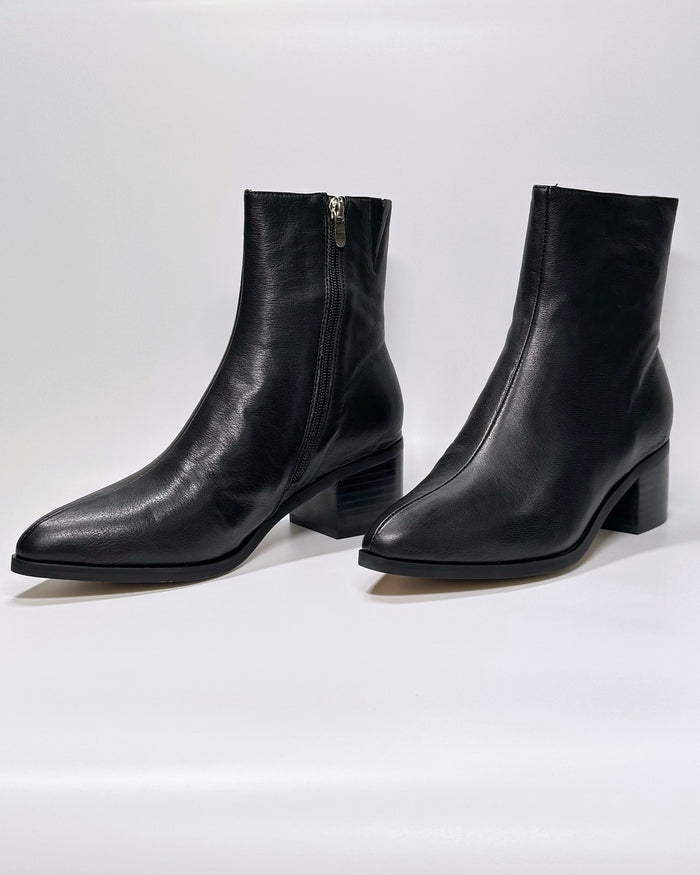 Senz Leather Ankle Boots (Black)