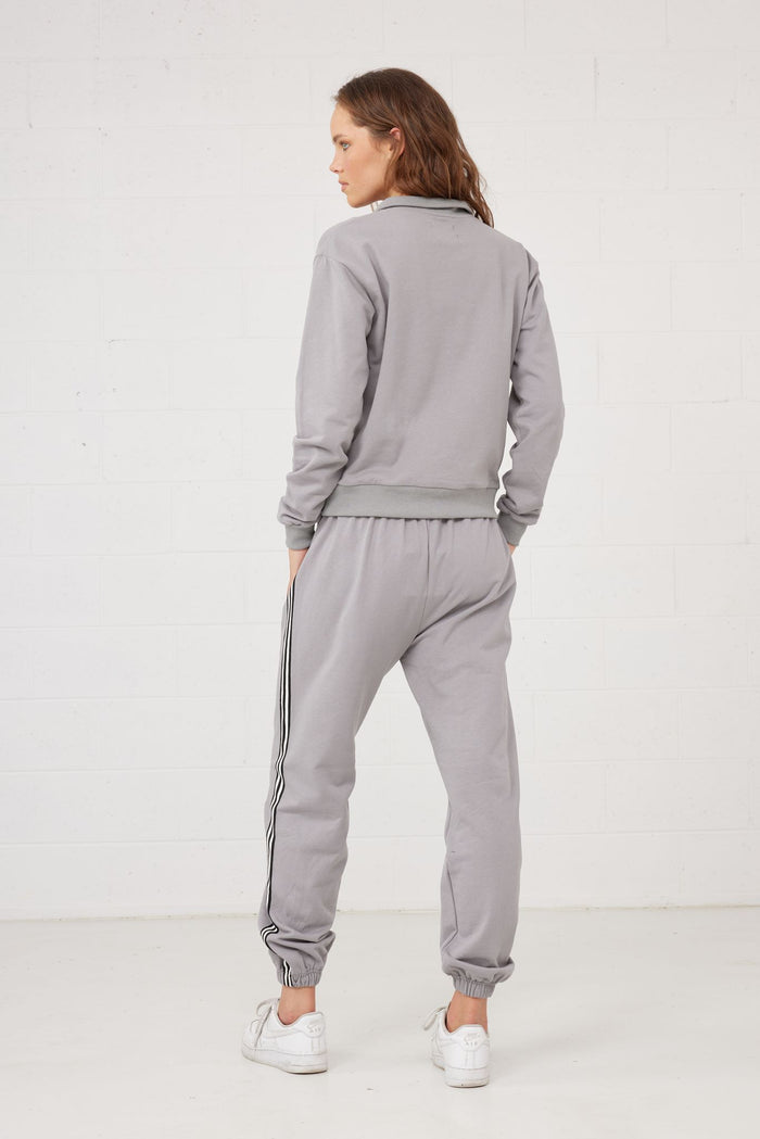 Relaxed-fit half zip women's sweatshirt in titanium grey