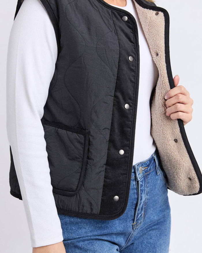 Foxwood Women's Sherpa Lined Alberta Vest in Black | Gretel Lane