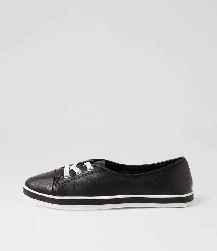Augusts (Black)