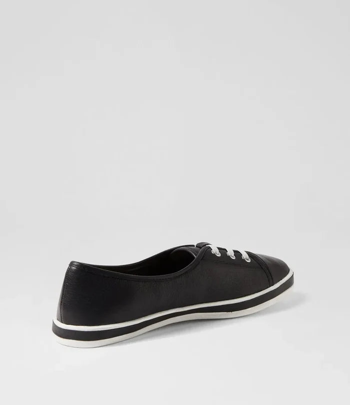 Augusts (Black)