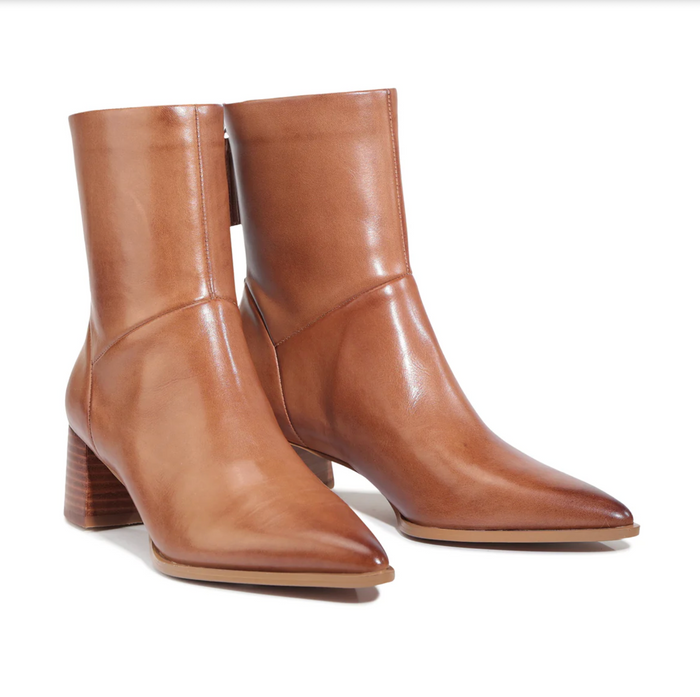 EOS Women's Auroa Heel Boot in Pecan Leather | Gretel Lane
