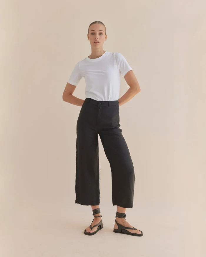 Women’s black wide-leg cropped pants | high-waisted linen trousers