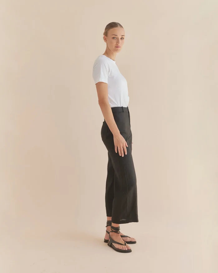 Amelius Women’s black wide-leg pants | 100% Linen cropped high-waisted trousers