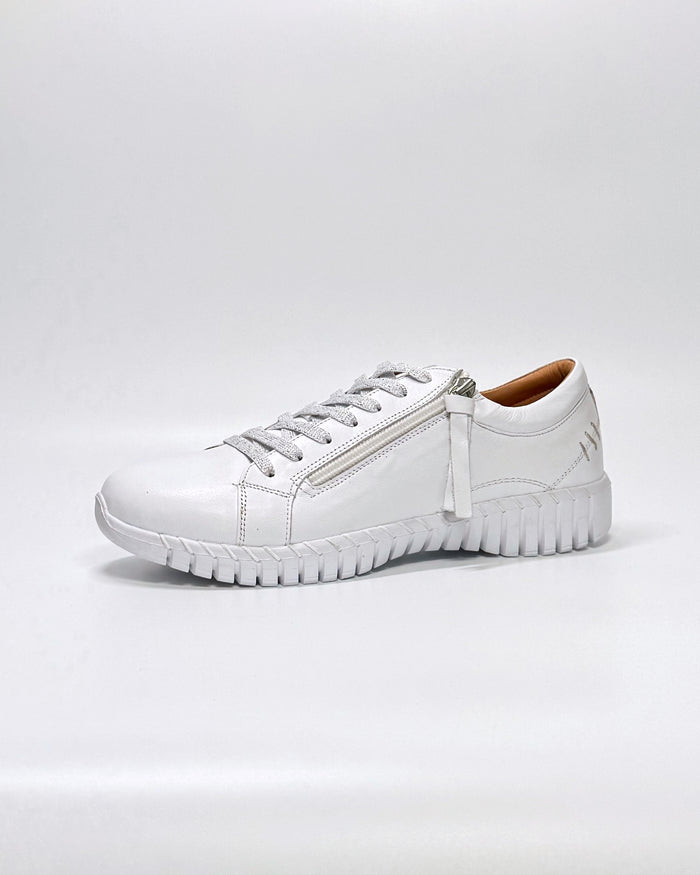 Bibi (White)