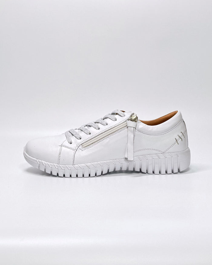 Bibi (White)