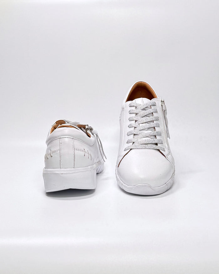 Bibi (White)