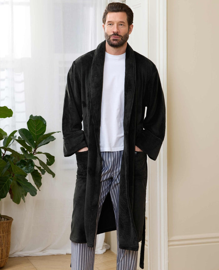 Men's Black Super Soft Fleece Dressing Gown model shot