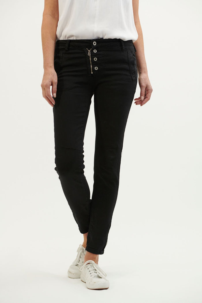 Slim-fit women’s black denim jeans