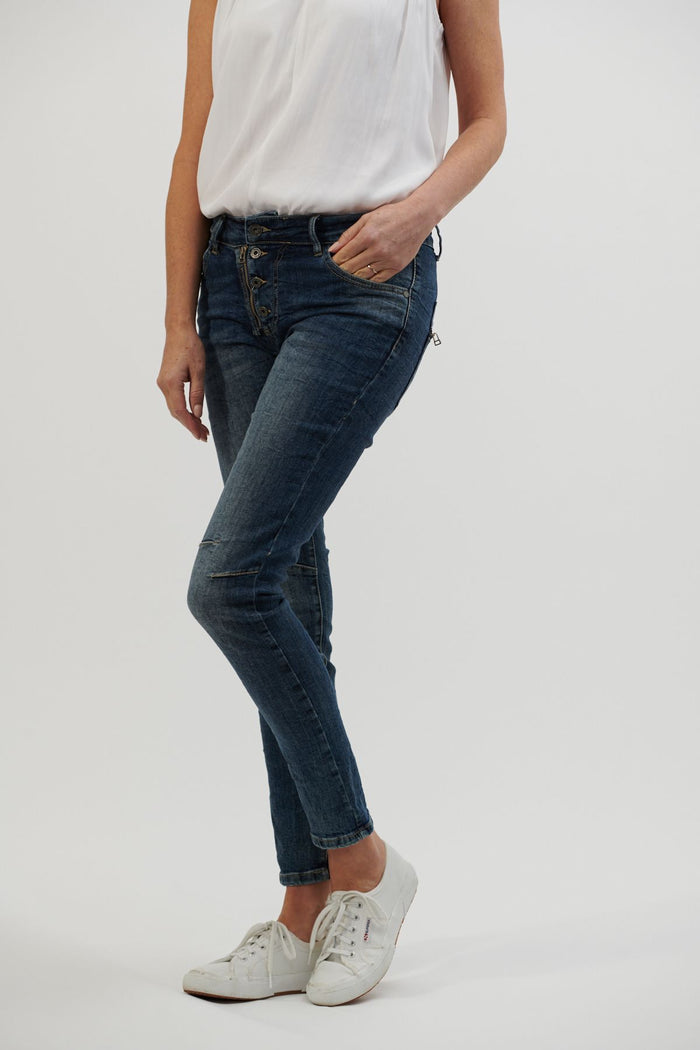 women’s slim-fit denim jeans in a vintage blue wash