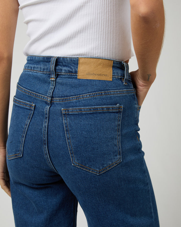 Women's wide-leg jeans in a classic mid-blue wash