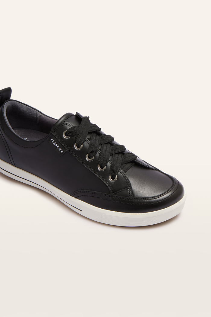 Ellie V (Black)