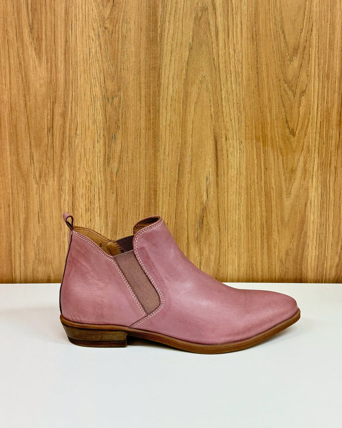 Gabe Leather Chelsea Ankle Boots (Skin)