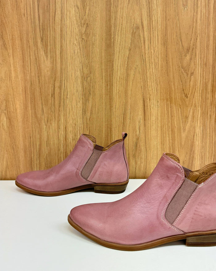 Gabe Leather Chelsea Ankle Boots (Skin)