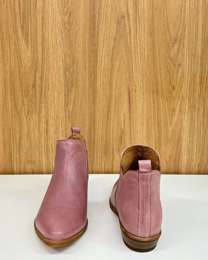 Gabe Leather Chelsea Ankle Boots (Skin)