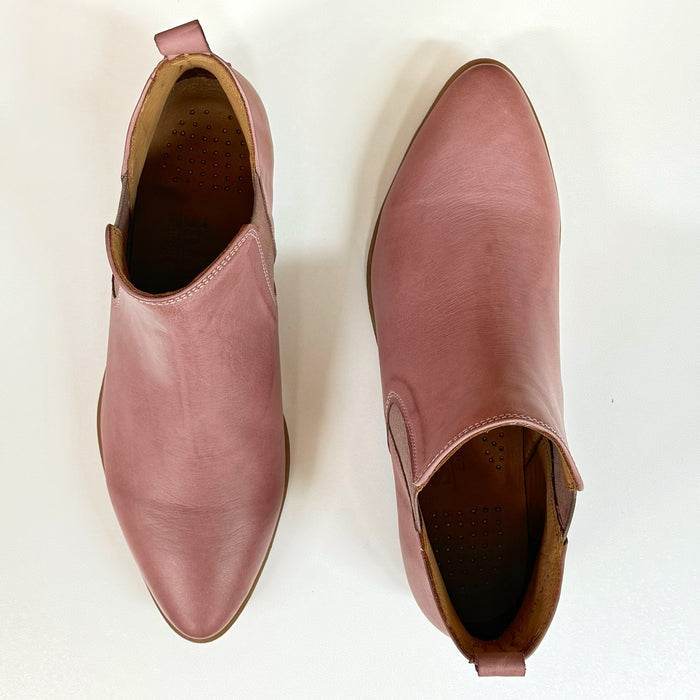 Gabe Leather Chelsea Ankle Boots (Skin)