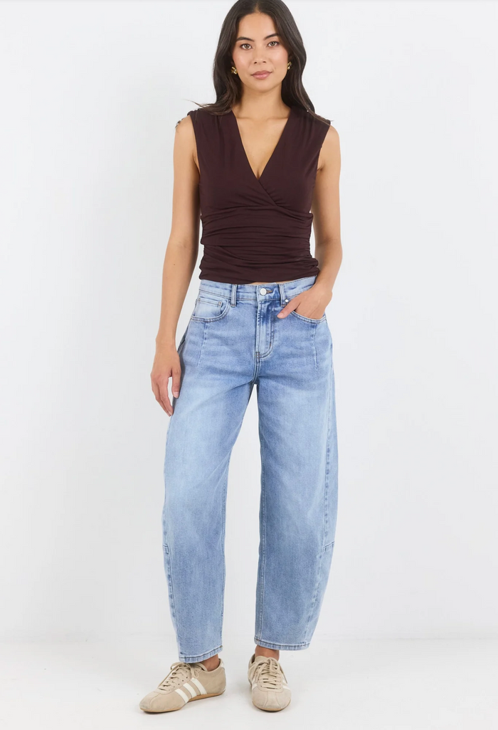 Among the Brave Graduate Stretch Denim Barrel Jeans Light Blue | Women's Jeans | Gretel Lane