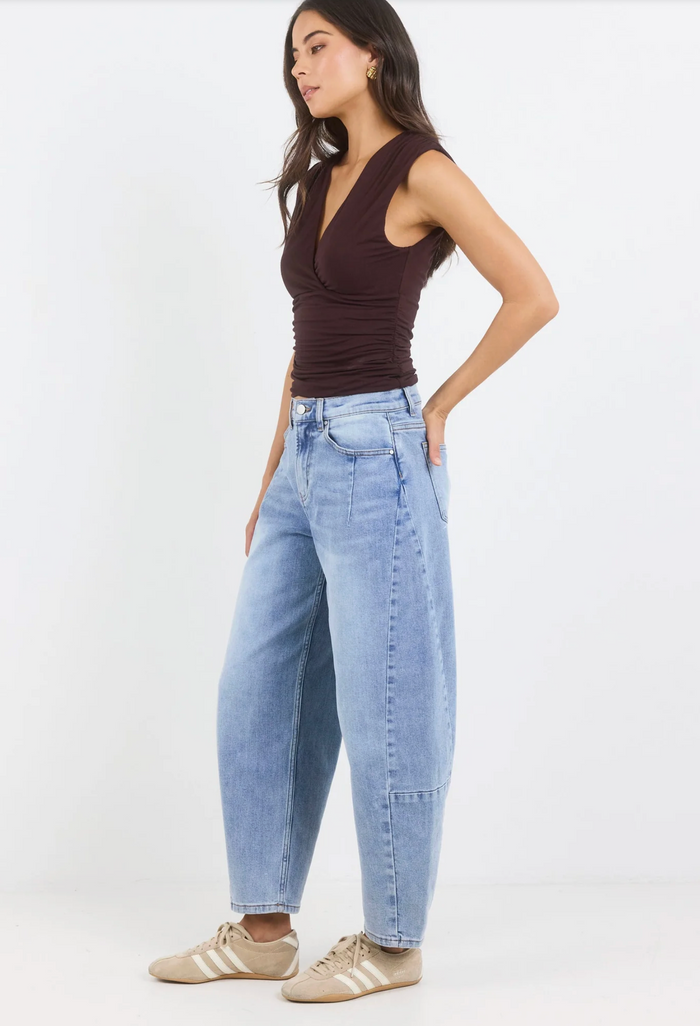 Among the Brave Graduate Stretch Denim Barrel Jeans Light Blue | Women's Jeans | Gretel Lane