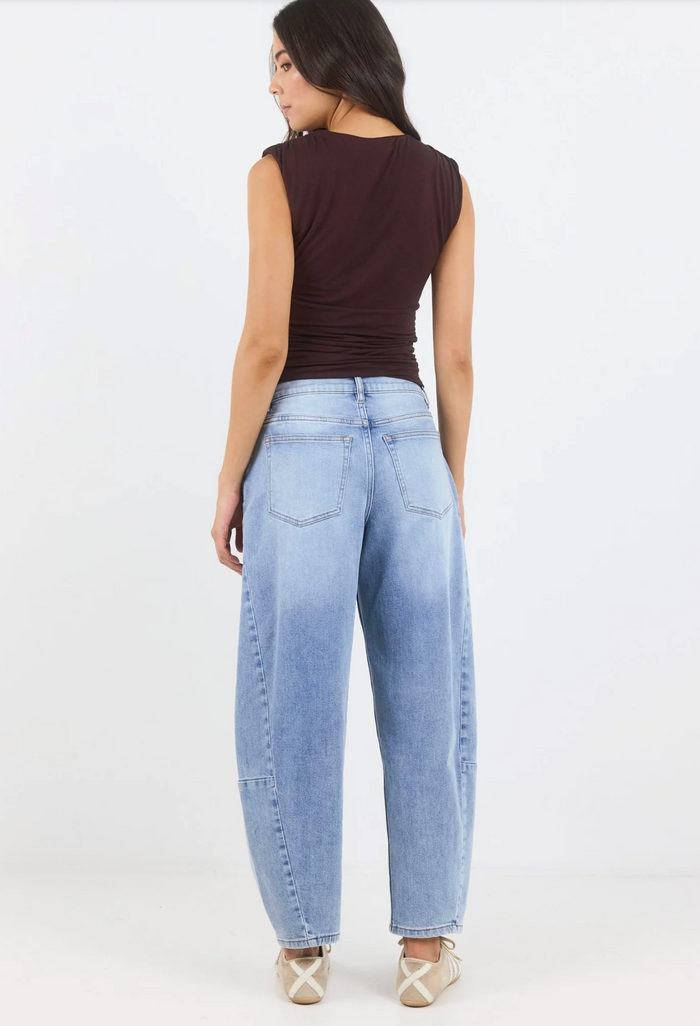 Among the Brave Graduate Stretch Denim Barrel Jeans Light Blue | Women's Jeans | Gretel Lane