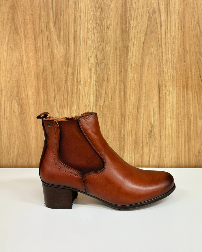 Grail Leather Ankle Boots (Cuero)