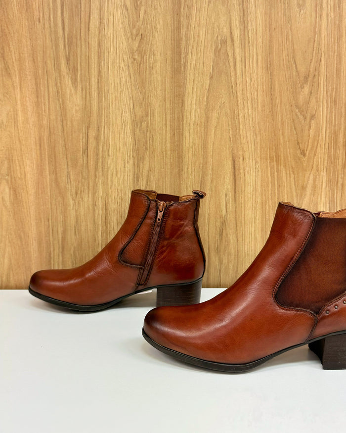 Grail Leather Ankle Boots (Cuero)
