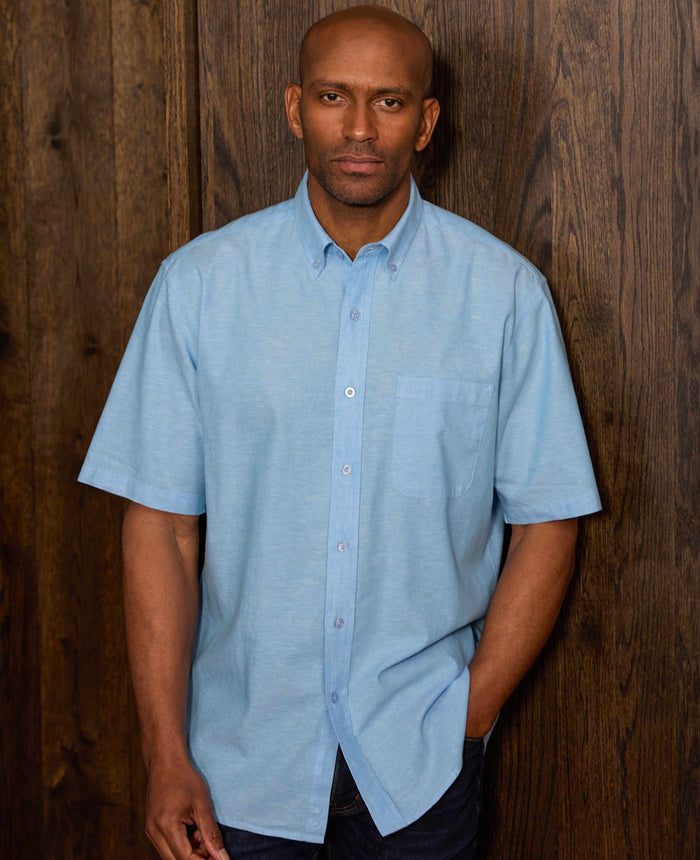 Men's Light Blue Linen Cotton Classic Fit Button-Down Short Sleeve Casual Shirt model shot