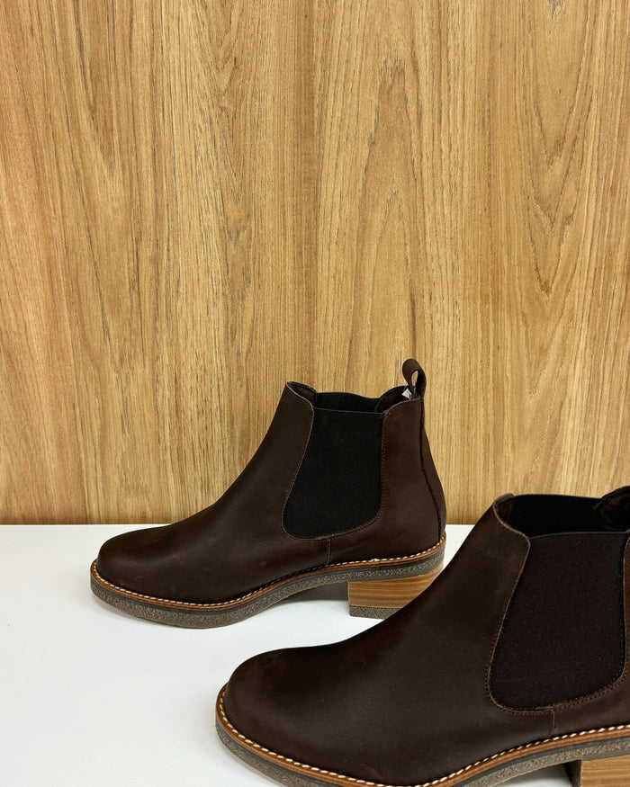 Menorca Leather Chelsea Boots (Cuero)