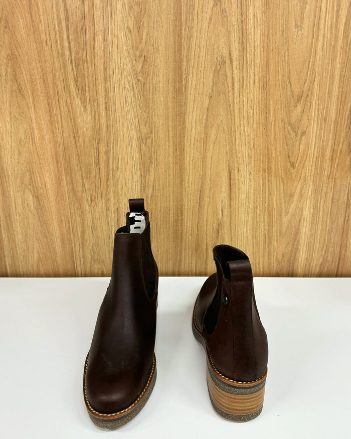 Menorca Leather Chelsea Boots (Cuero)