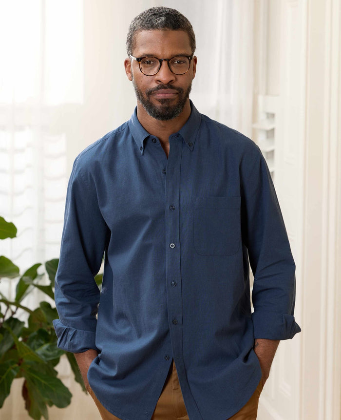 Men's Navy Linen Cotton Classic Fit Button-Down Casual Shirt model shot