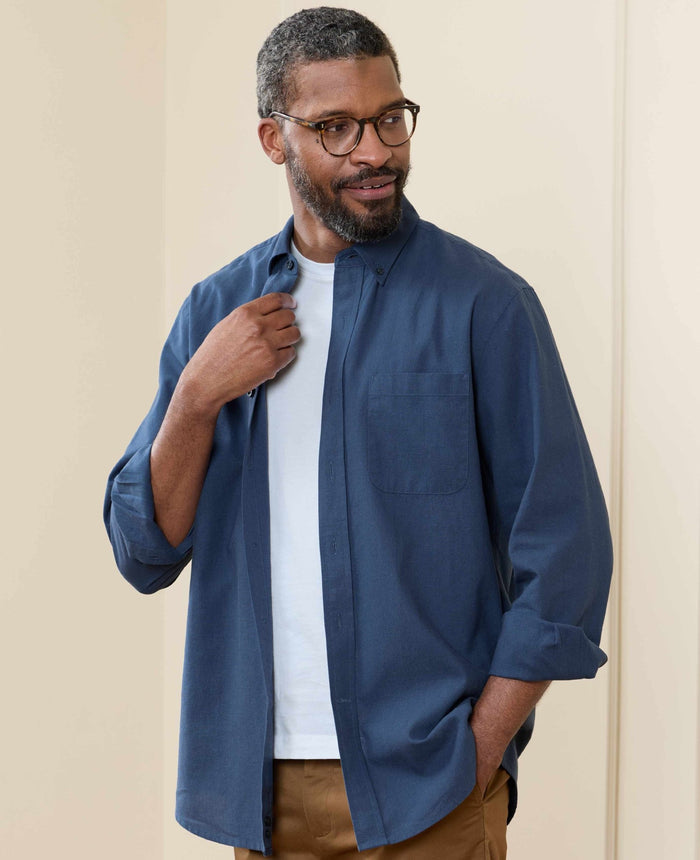 Men's Navy Linen Cotton Classic Fit Button-Down Casual Shirt model shot