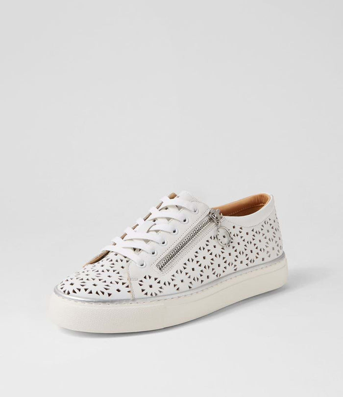 Pandoe (White)