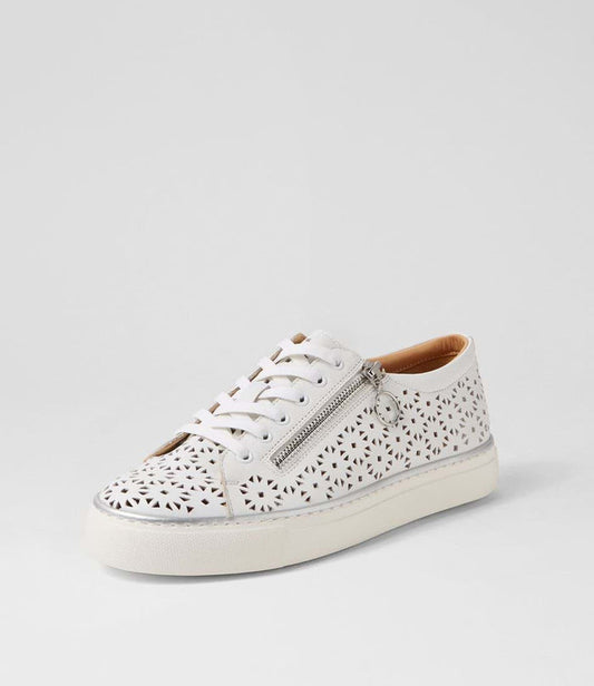 Pandoe (White)