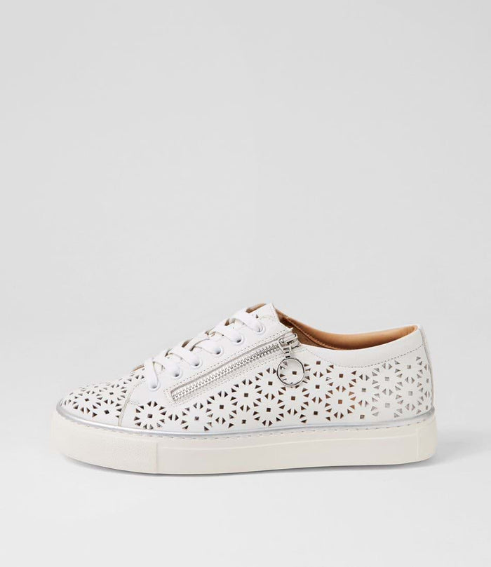 Pandoe (White)