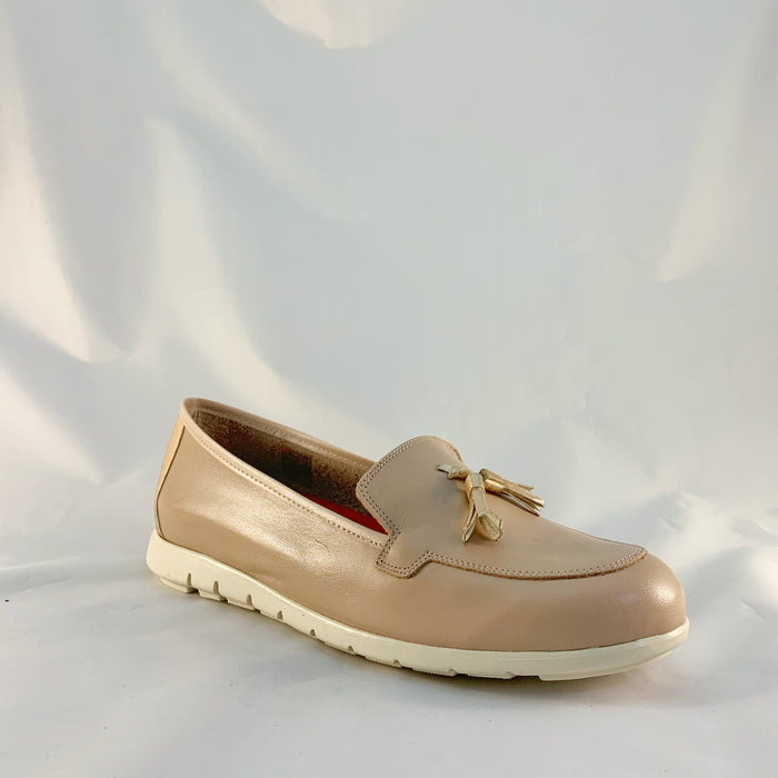 Zeta Portia loafers in Nude/Rose Gold