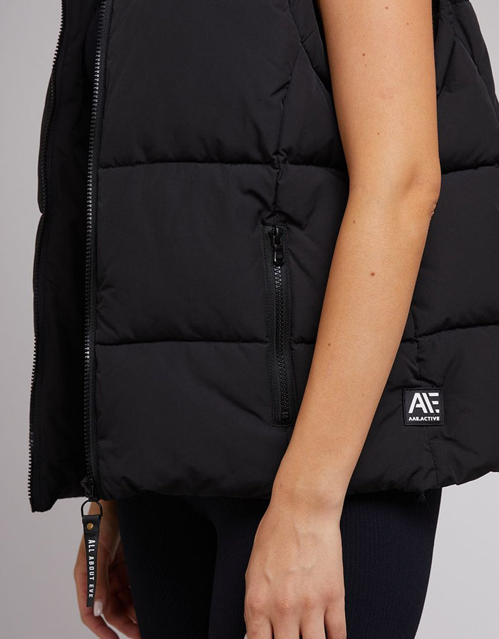 Oversized women's puffer winter vest with detachable hood