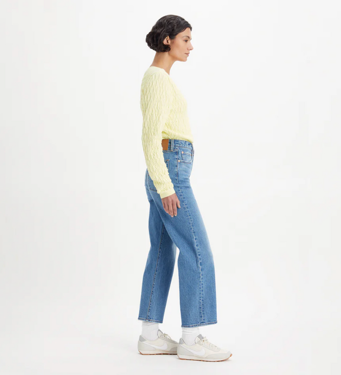 Levi's Women's Ribcage Ankle Jeans in Light Blue Denim | Gretel Lane