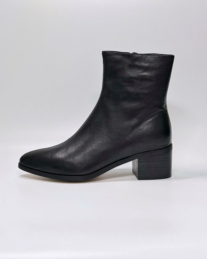 Senz Leather Ankle Boots (Black)