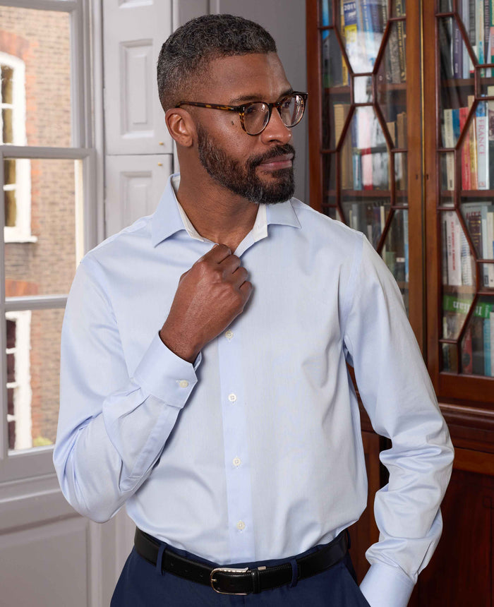 Men's Sky Blue Two-Ply Cotton Slim Fit Formal Shirt With Single Cuffs model image