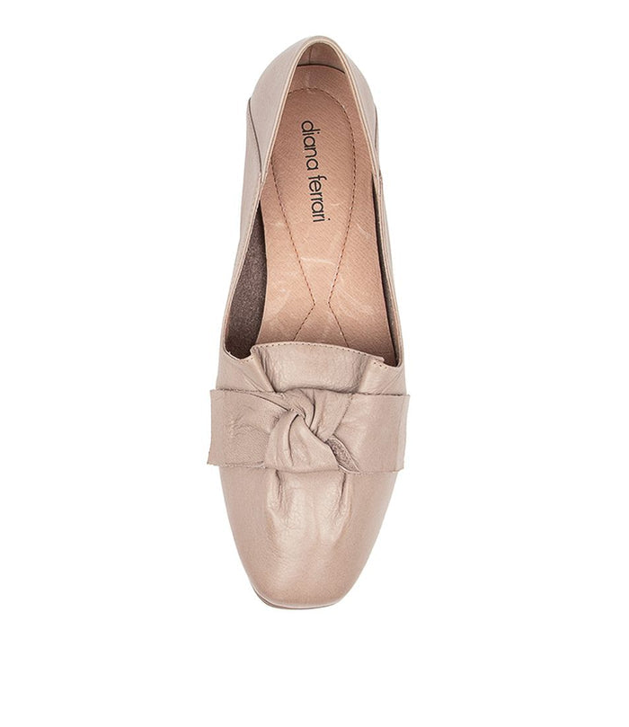 Neutral pointed toe flat shoe Diana Ferrari