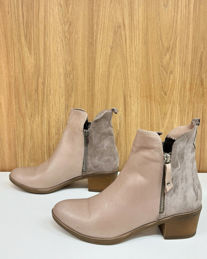 Tour (Taupe/Stone Suede)