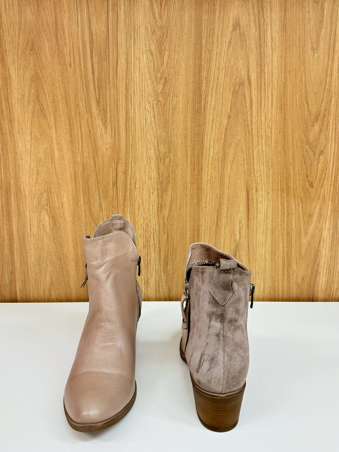 Tour (Taupe/Stone Suede)