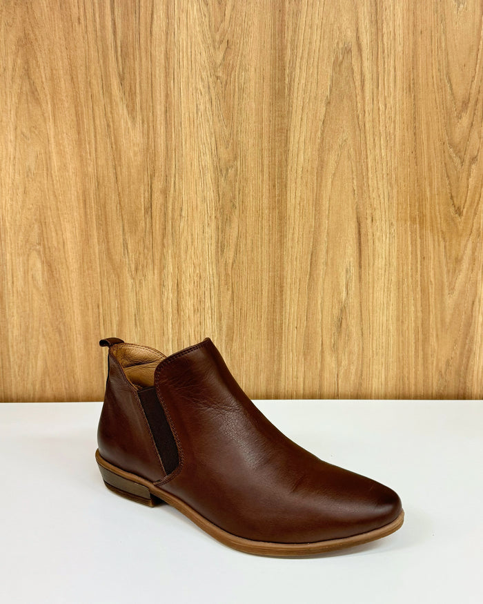 True (Brown) Leather Chelsea Boots