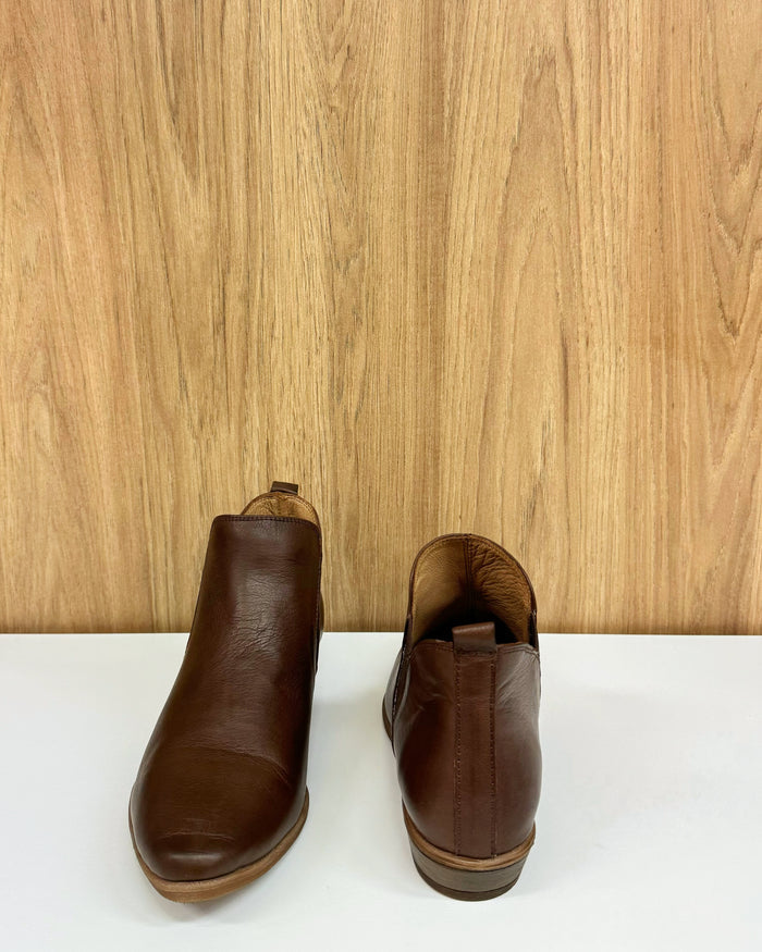 True (Brown) Leather Chelsea Boots