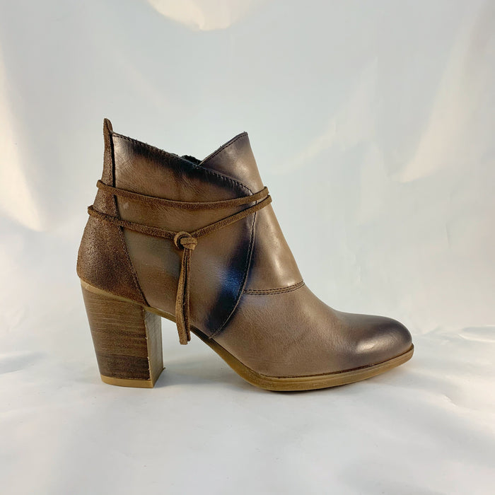 Zeta Tundra Roca Boots metallic bronze