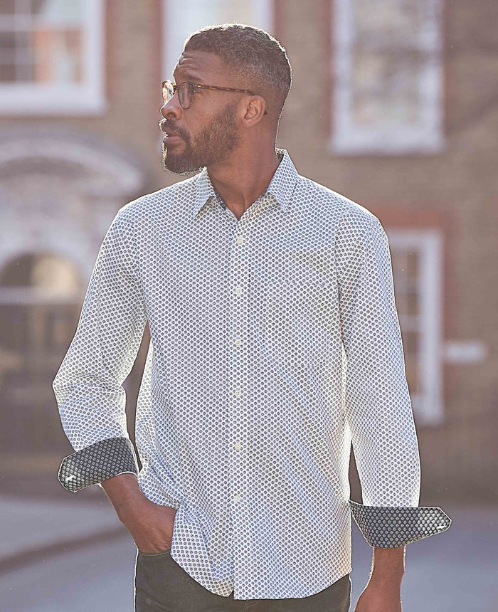 Men's White Cotton Classic Fit Printed Casual Shirt model shot