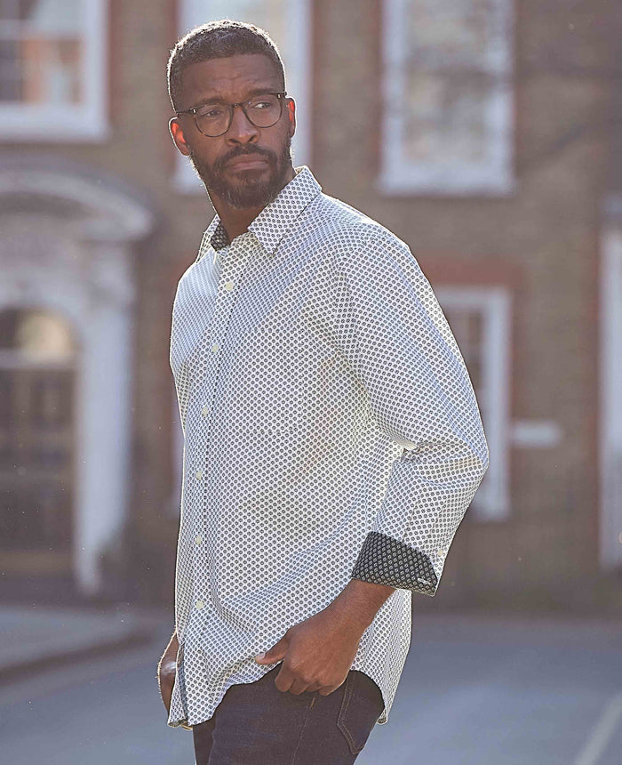 Men's White Cotton Classic Fit Printed Casual Shirt model shot
