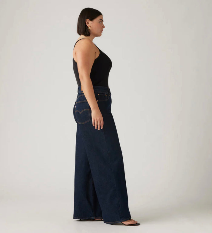 Levi Women's XL Straight Jeans in Dark Blue | Gretel Lane